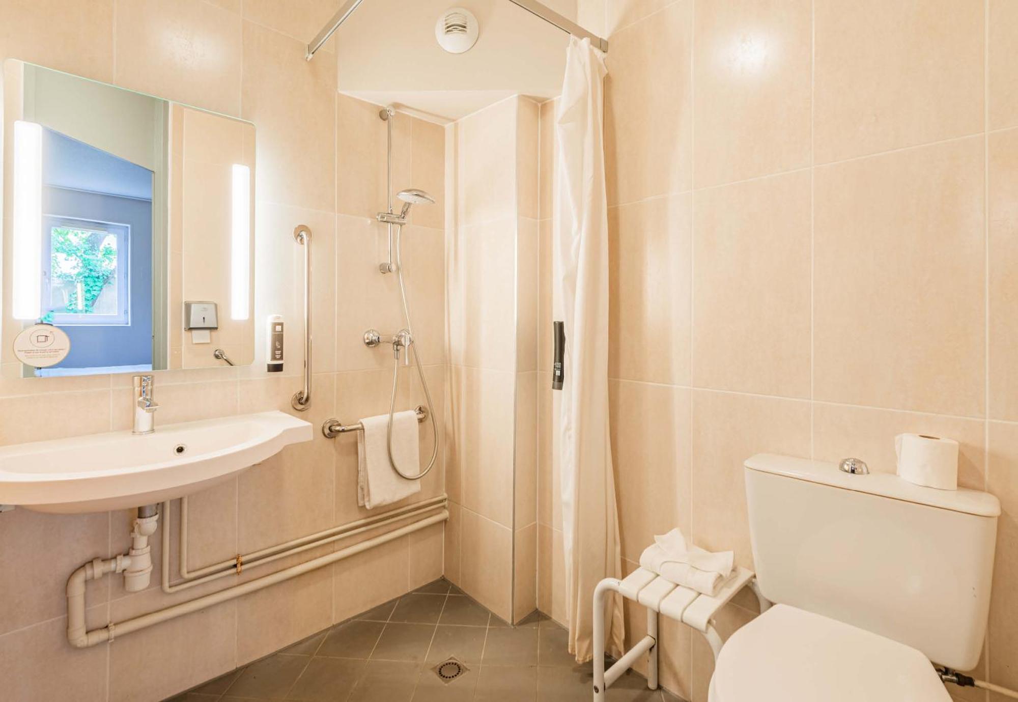 B&B Hotel Colmar Vignobles Ouest Wintzenheim Buitenkant foto