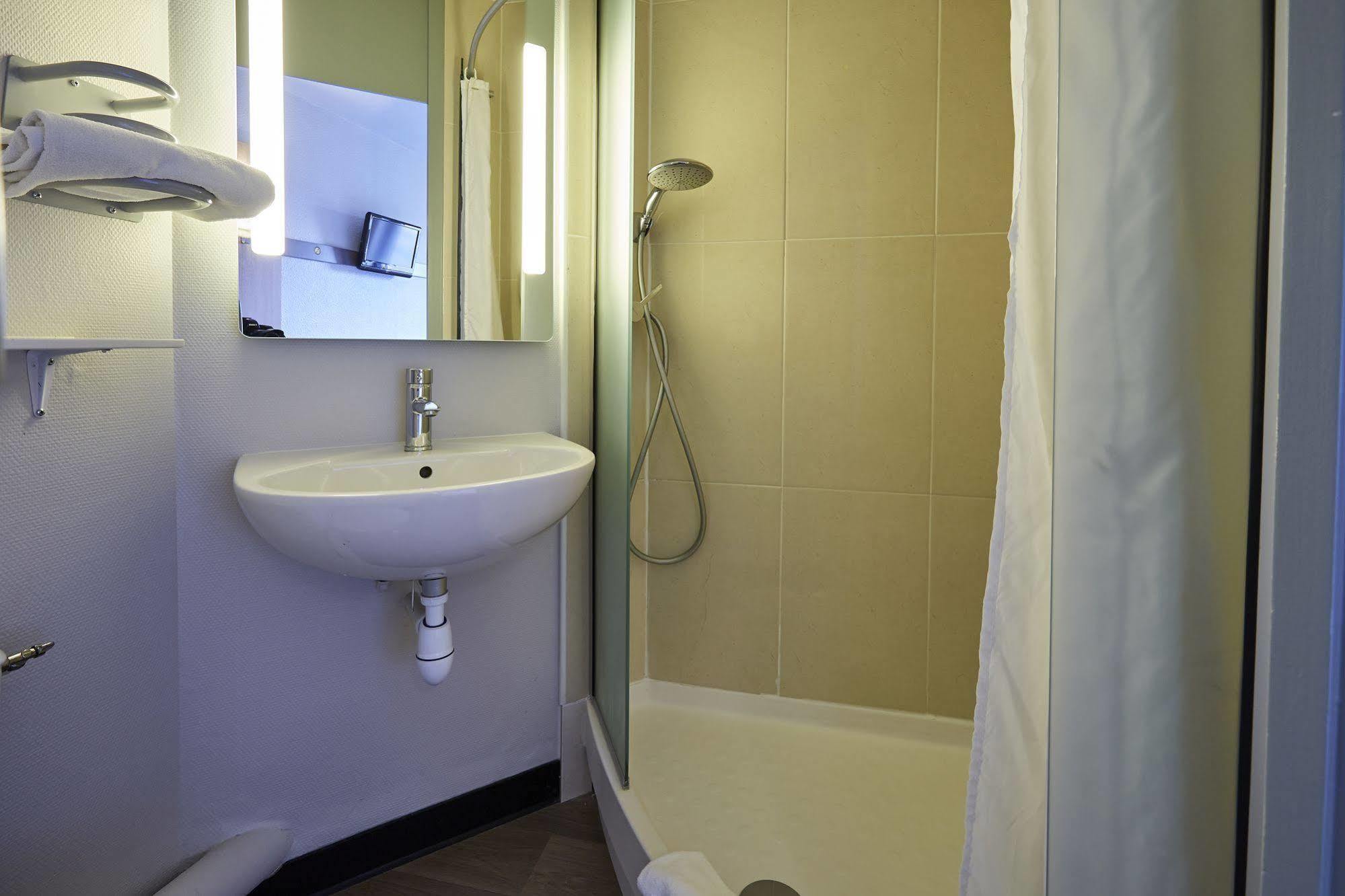 B&B Hotel Colmar Vignobles Ouest Wintzenheim Buitenkant foto